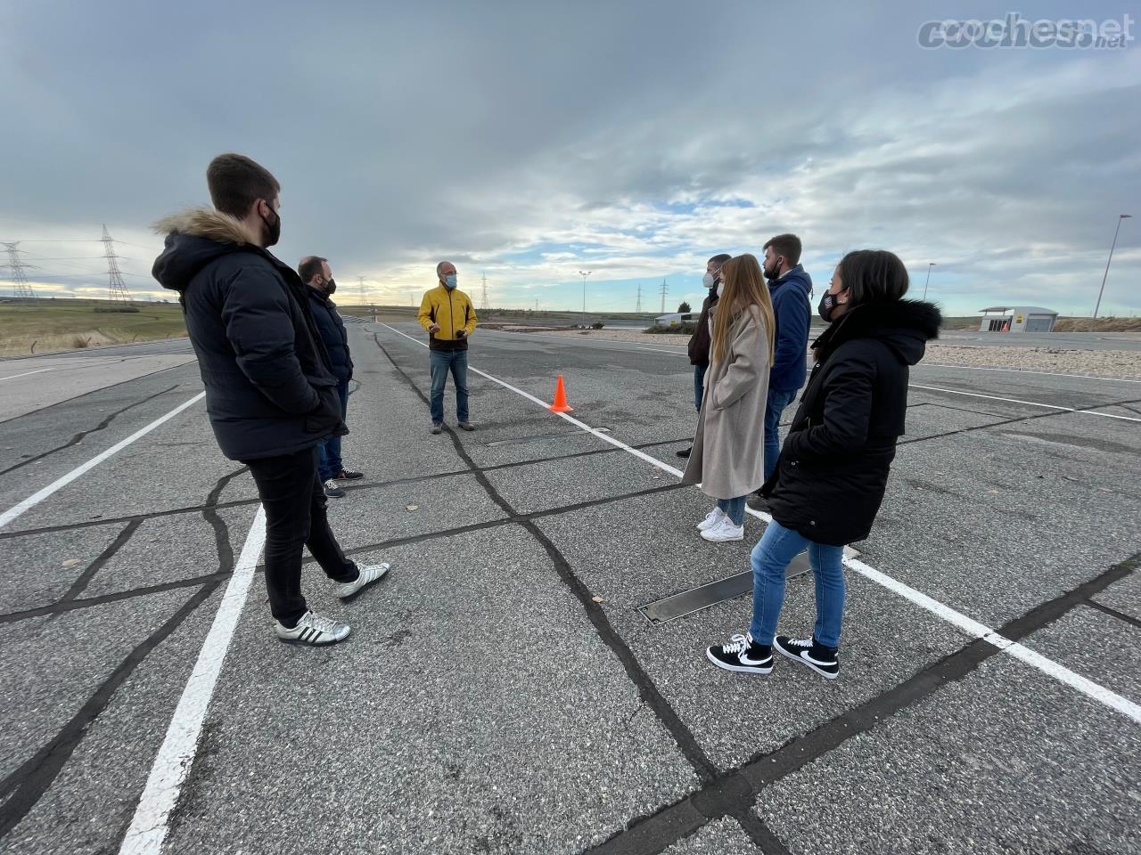 Todos salimos formados de la autoescuela, los cursos de conducción mejoran nuestra seguridad al volante.