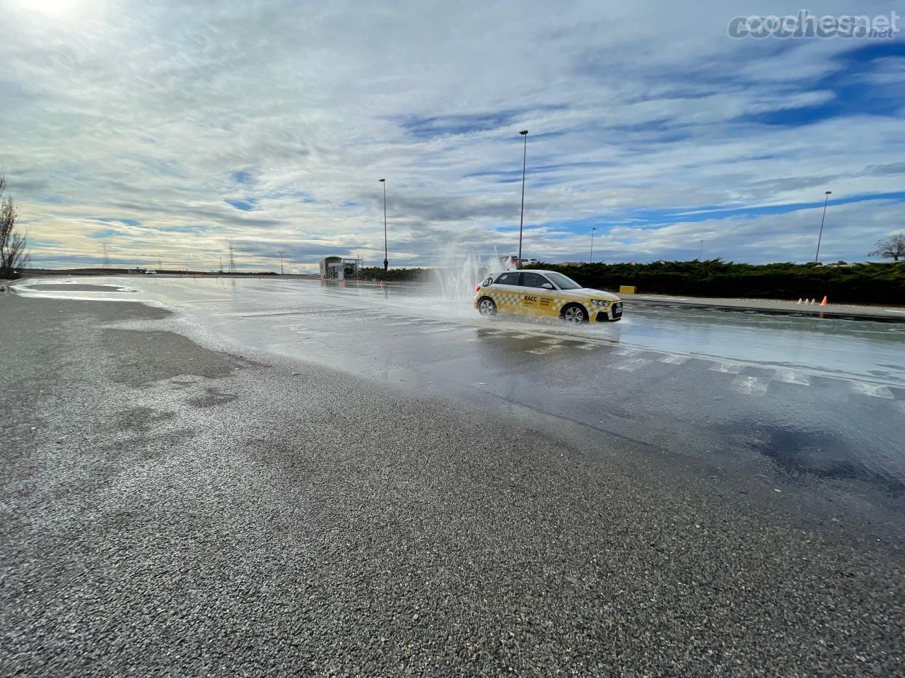 Las instalaciones del RACC Advandec Driving Center de Madrid tienen asfalto deslizante, agua y muchos metros.