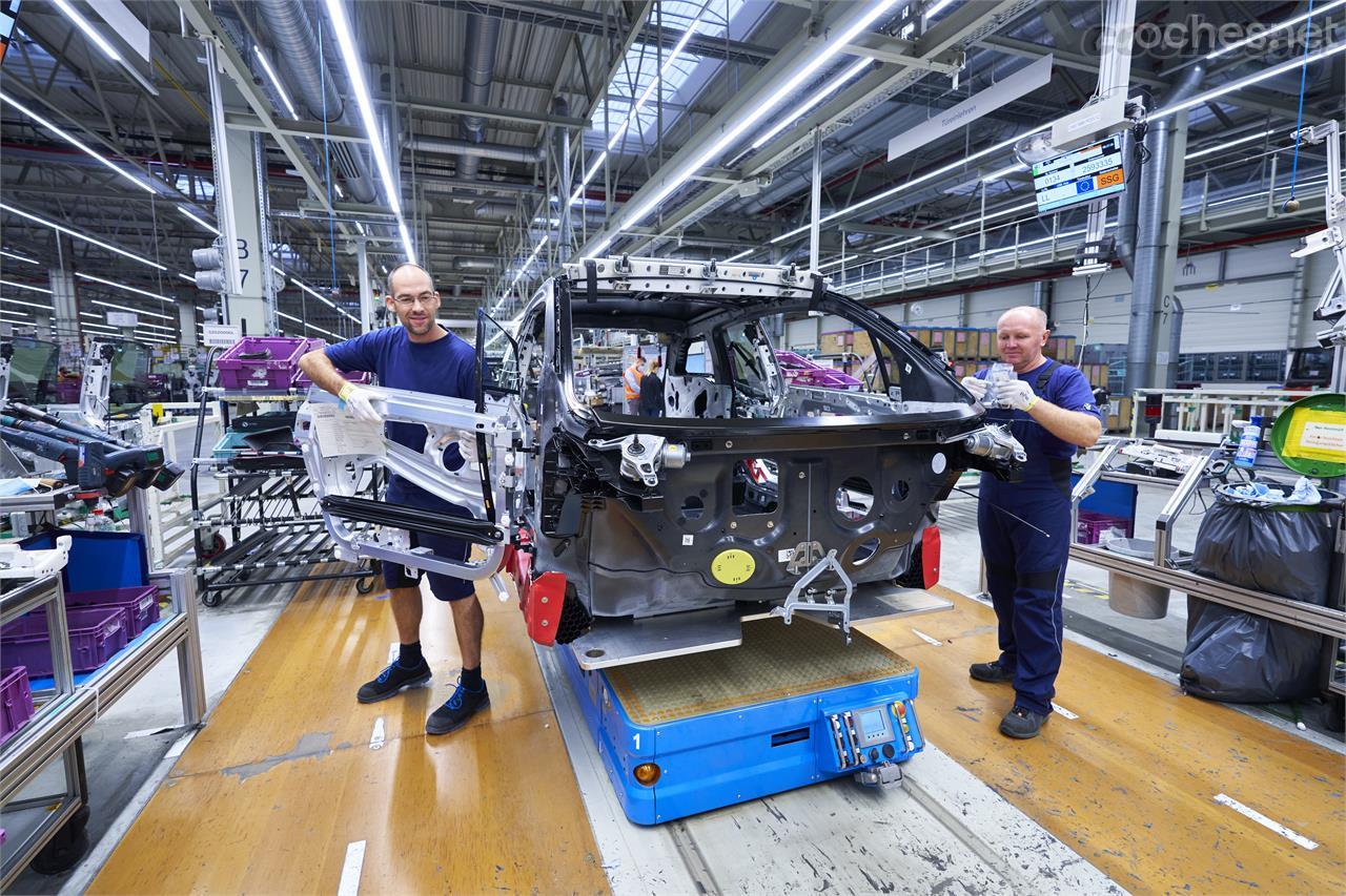 Solo Alemania supera a España en la producción de coches en Europa, pero la cantidad de unidades por trabajador es claramente menor. Imagen de la fábrica de BMW de Leipzig.