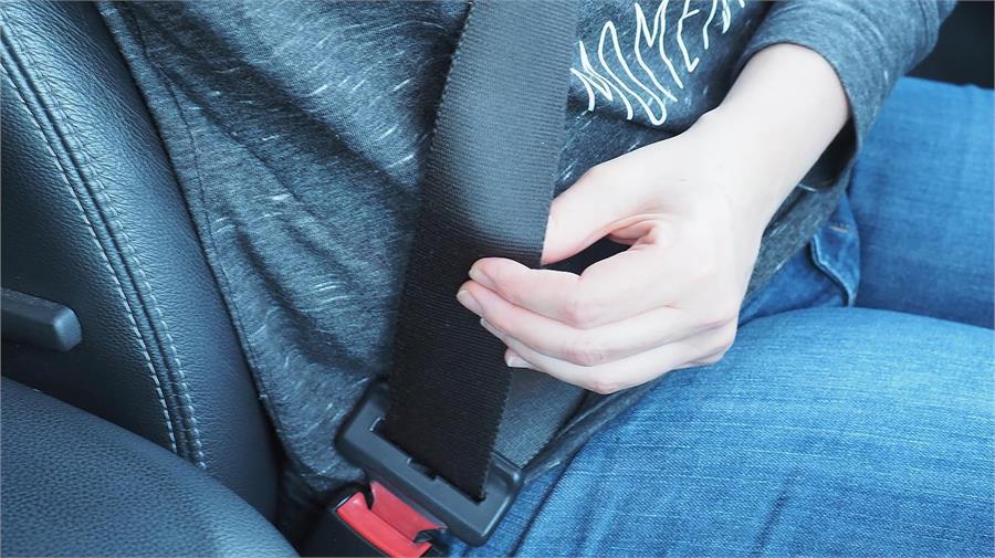 El uso del cinturón de seguridad reduce el riesgo de muerte en un 80% en caso de sufrir un siniestro. ¡Utilízalo siempre en cualquier asiento!