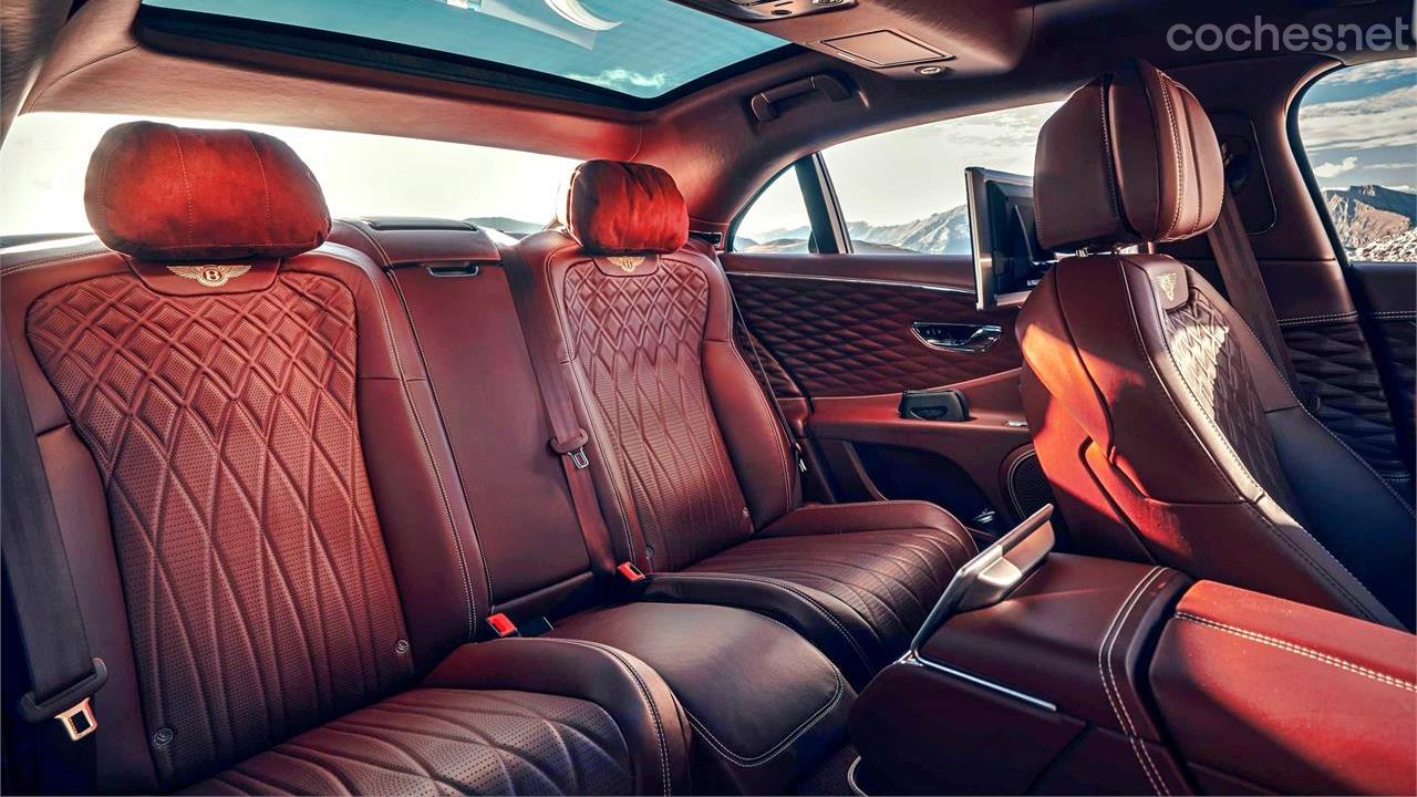 El interior del Bentley Flying Spur mezcla un toque de clasicismo con grandes dosis de sofisticación.
