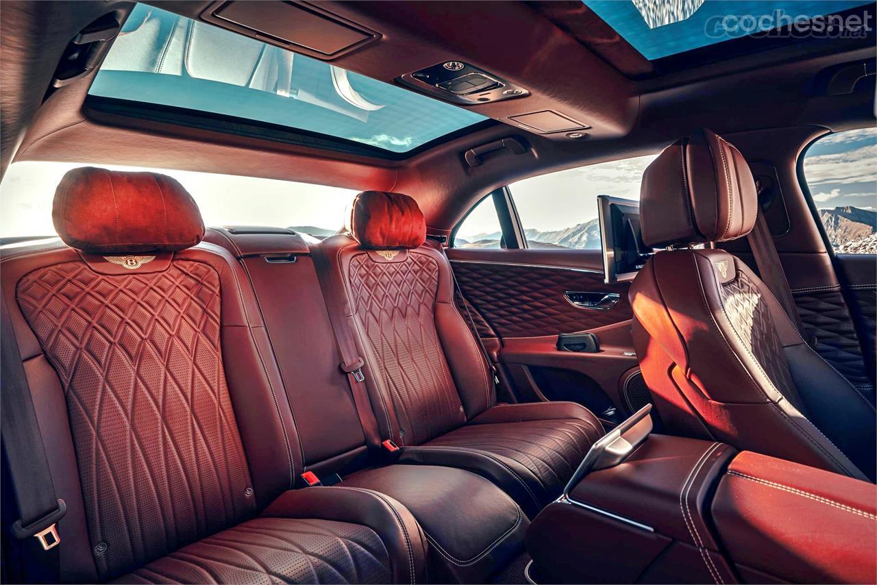 El interior del Bentley Flying Spur mezcla un toque de clasicismo con grandes dosis de sofisticación.