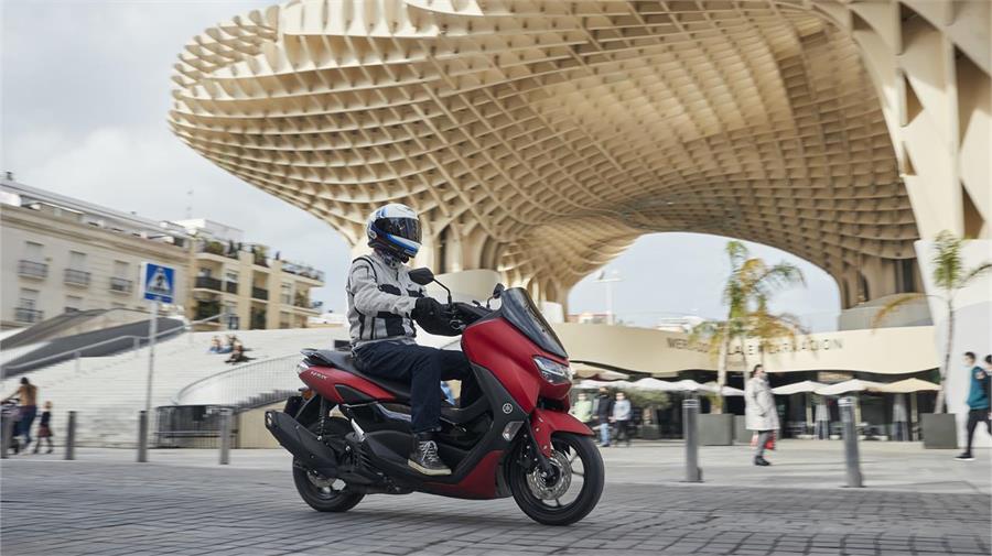 Las motocicletas con homologación Euro 5 podrían adquirir la etiqueta ECO, ya que emiten incluso menos emisiones que un vehículo de cuatro ruedas con este distintivo.