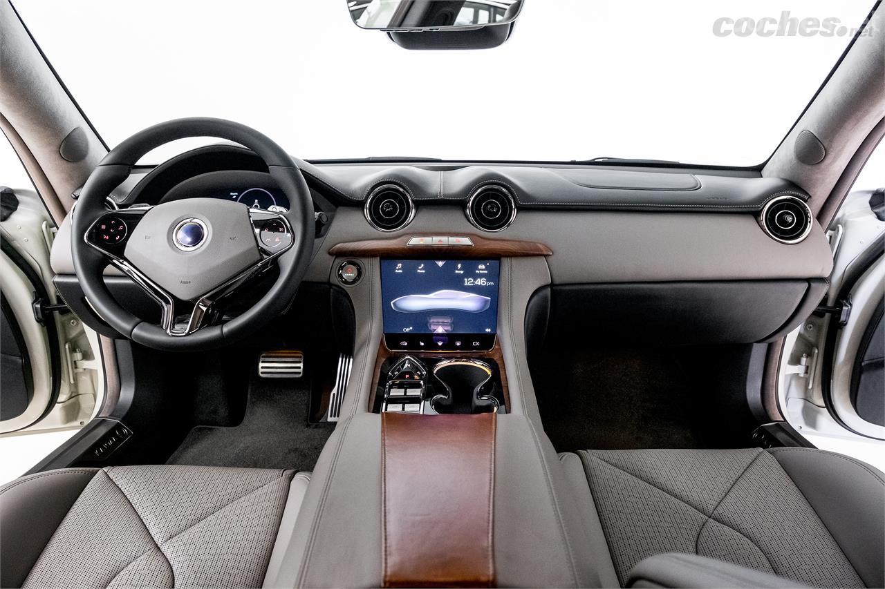 El interior del Karma GS-6 no es rompedor, pero sí que pretende alcanzar un buen nivel de acabados y personalización. 