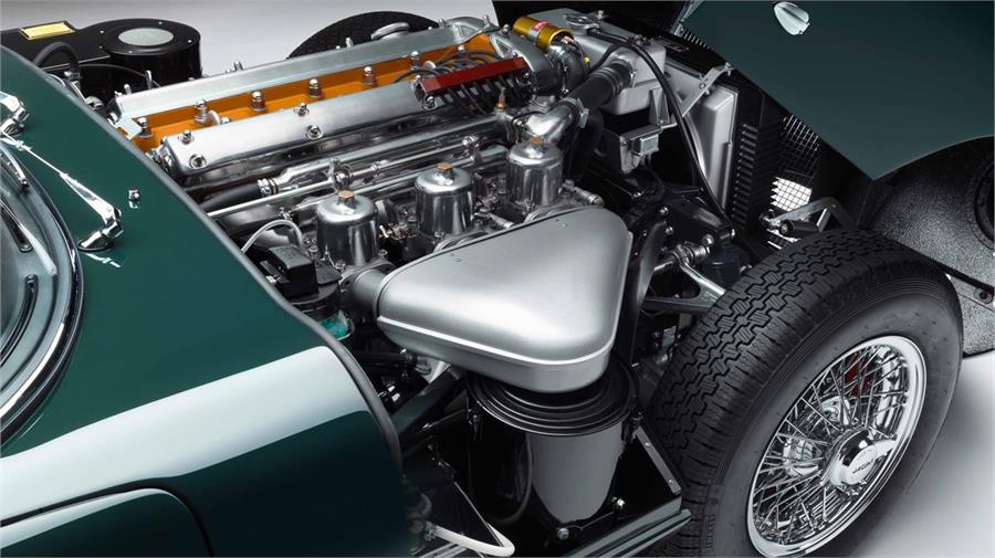 El motor de estos Jaguar E-Type 60 es un 6.8 de seis cilindros en línea, con mejoras para aumentar la fiabilidad. 