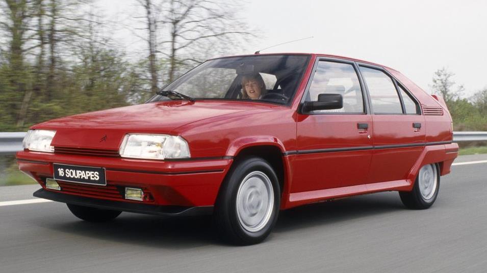 Coches de la infancia: los coches antiguos de nuestros padres