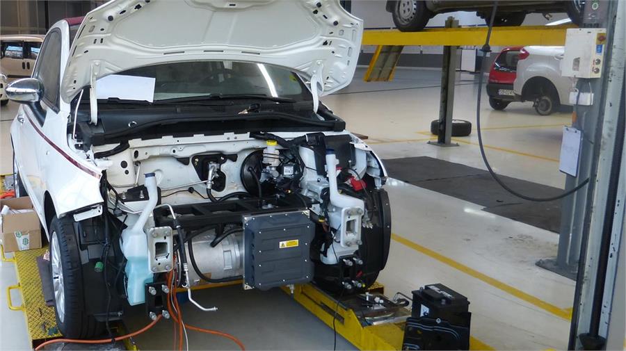 “El mantenimiento de un coche eléctrico se reduce en un 70% con respecto a uno de combustión interna, gasolina o diésel”.