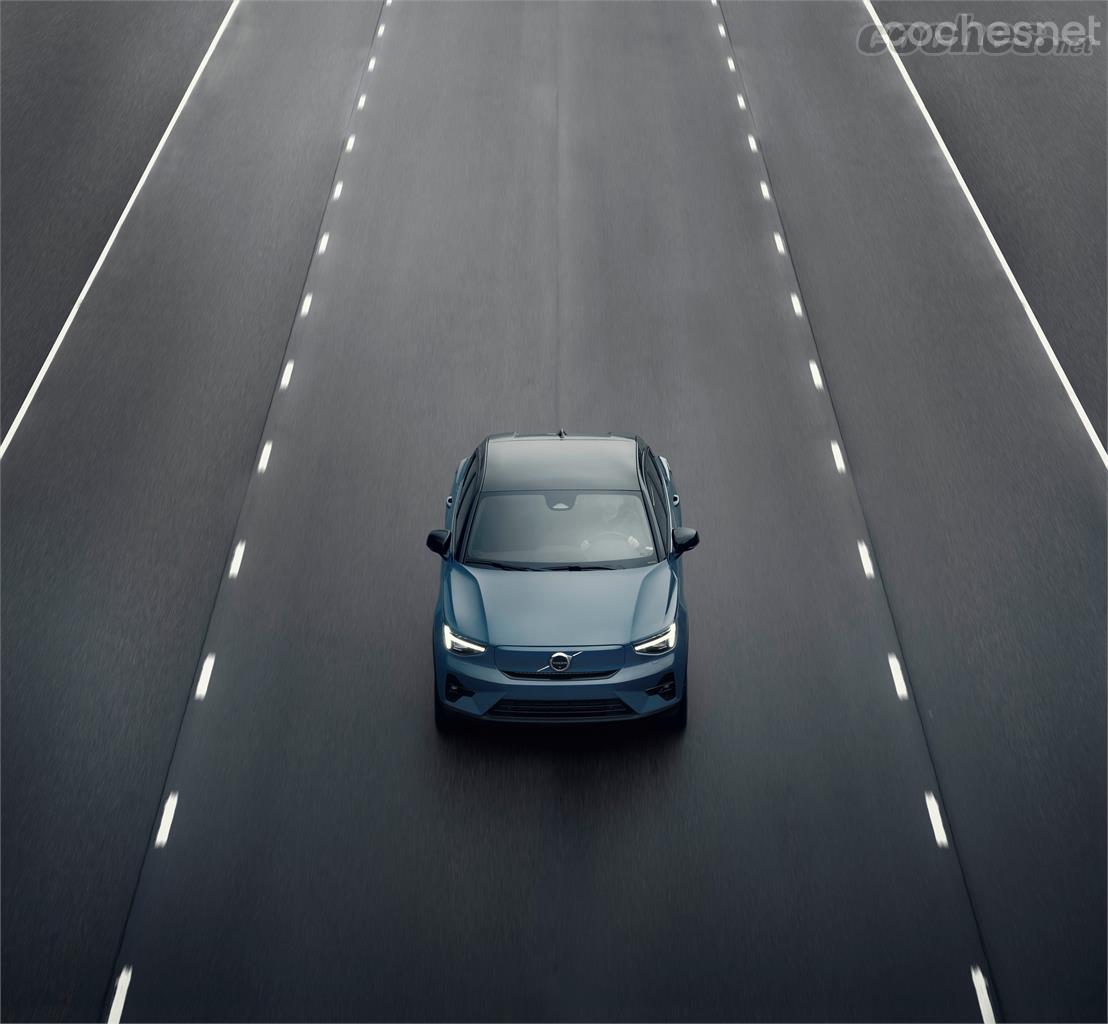 El Volvo C40 Recharge será el próximo en llegar. Es un SUV eléctrico que se venderá solo online. 