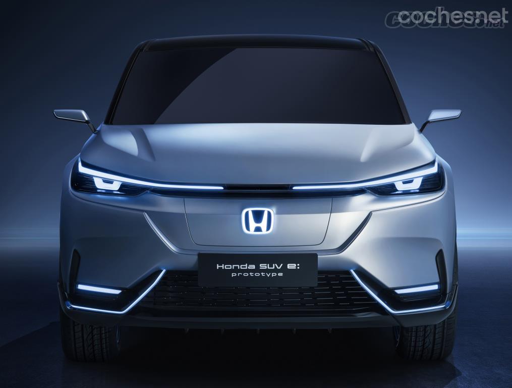 El juego de luces LED del Honda SUV e:prototype es interesante. Las diurnas casi enlazan a medio capó, y el logo de Honda está iluminado. 