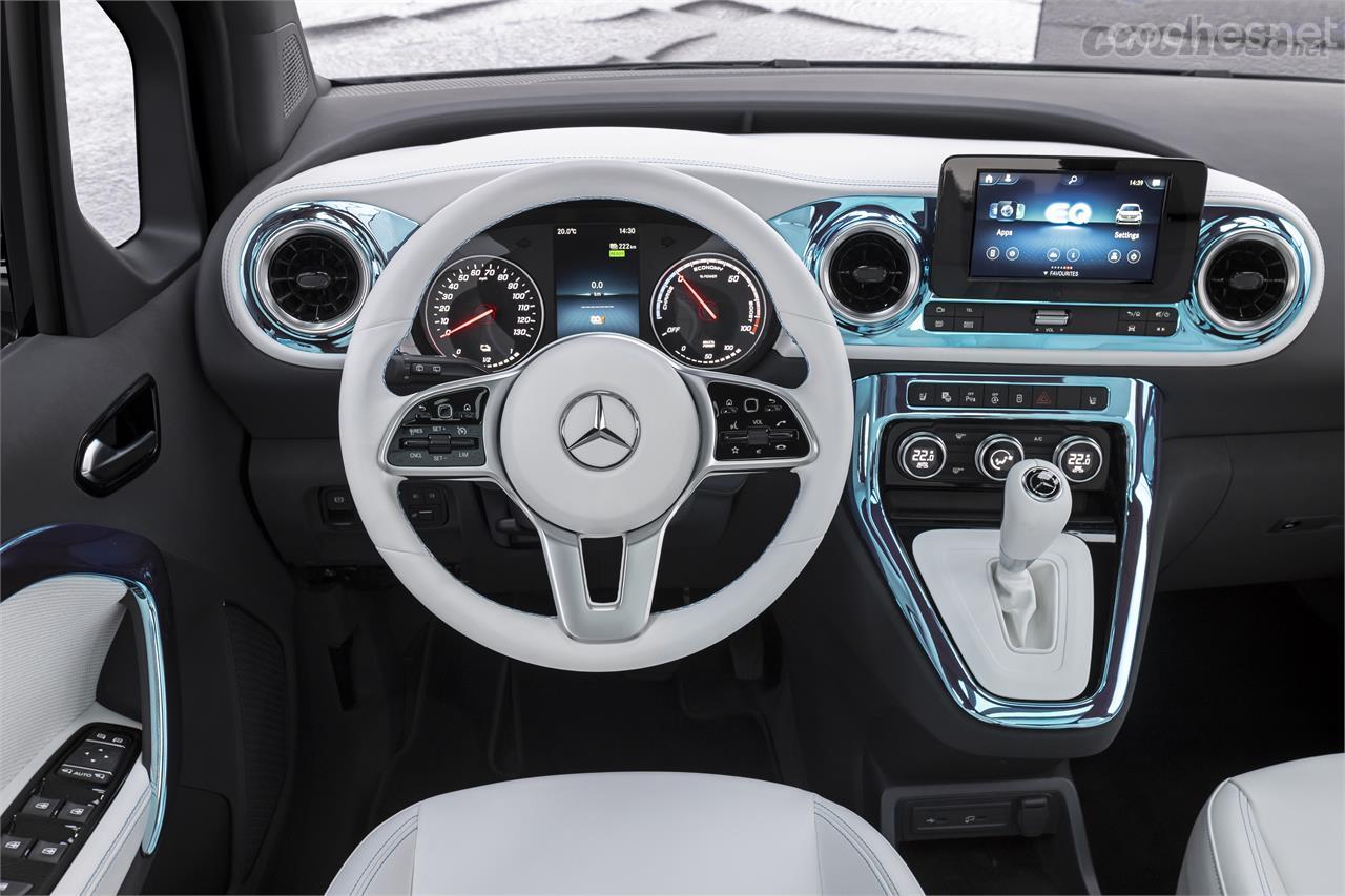 El interior del Mercedes-Benz Concept EQT resulta familiar. No es plenamente digital, el cuadro de instrumentos es principalmente analógico. 