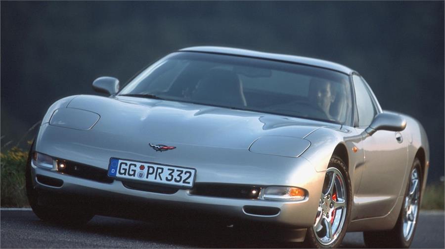 El Chevrolet Corvette es todo un supercoche que ahora puedes comprar desde 18.000 euros.