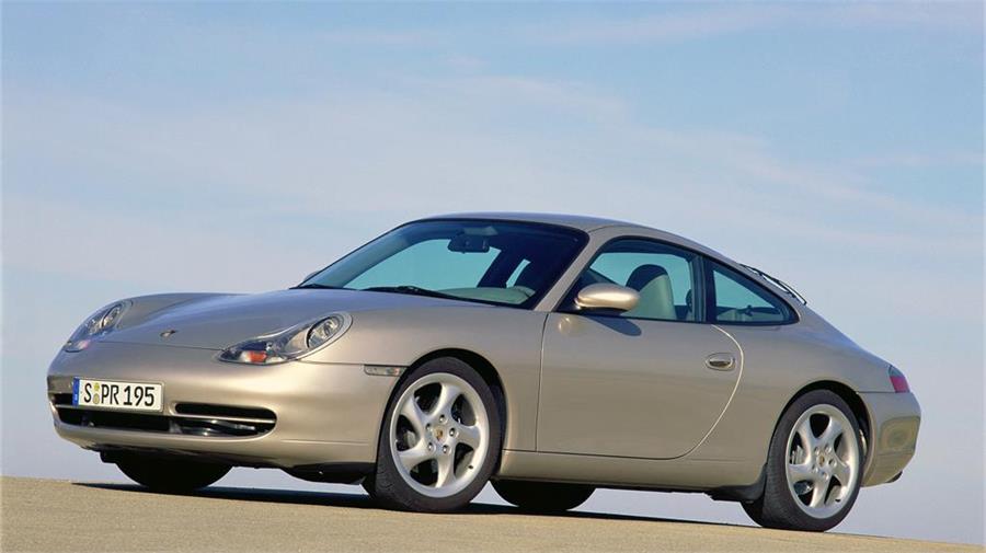 La generación menos cotizada de la saga 911 es la 996. Puedes comprar todo un Porsche 911 desde apenas 21.000 euros.
