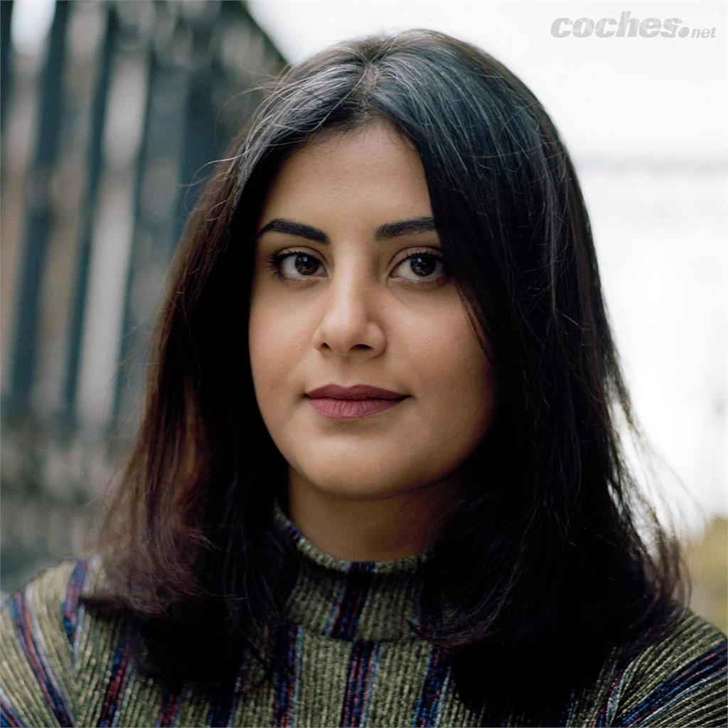 Loujain Al Hathloul, segunda mujer más votada. Fue arrestada en 2014 y detenida por intentar entrar en Arabia Saudí desde los Emiratos Árabes conduciendo un coche.  