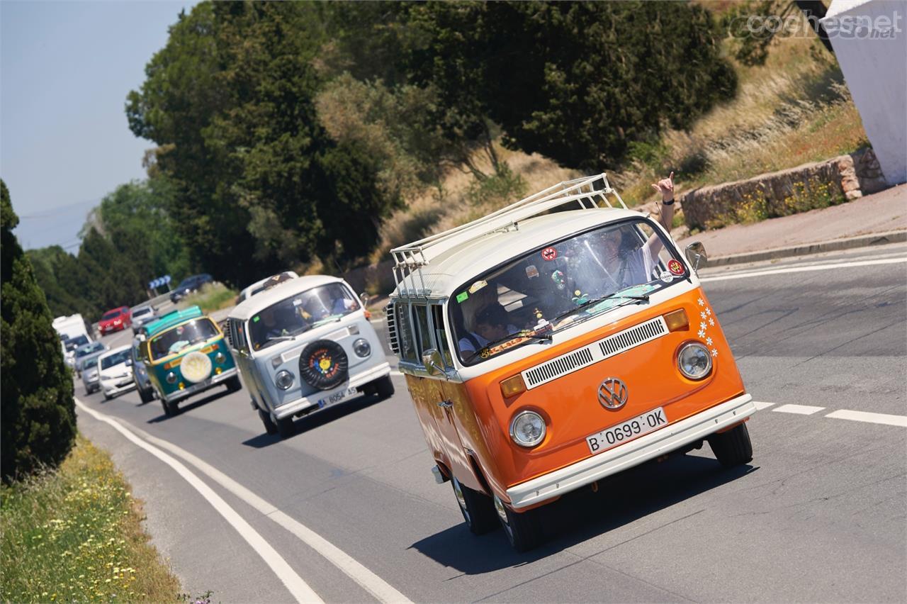 El encuentro FurgoVolkswagen se celebra en la Costa Brava y reúne centenares de unidades Bulli.