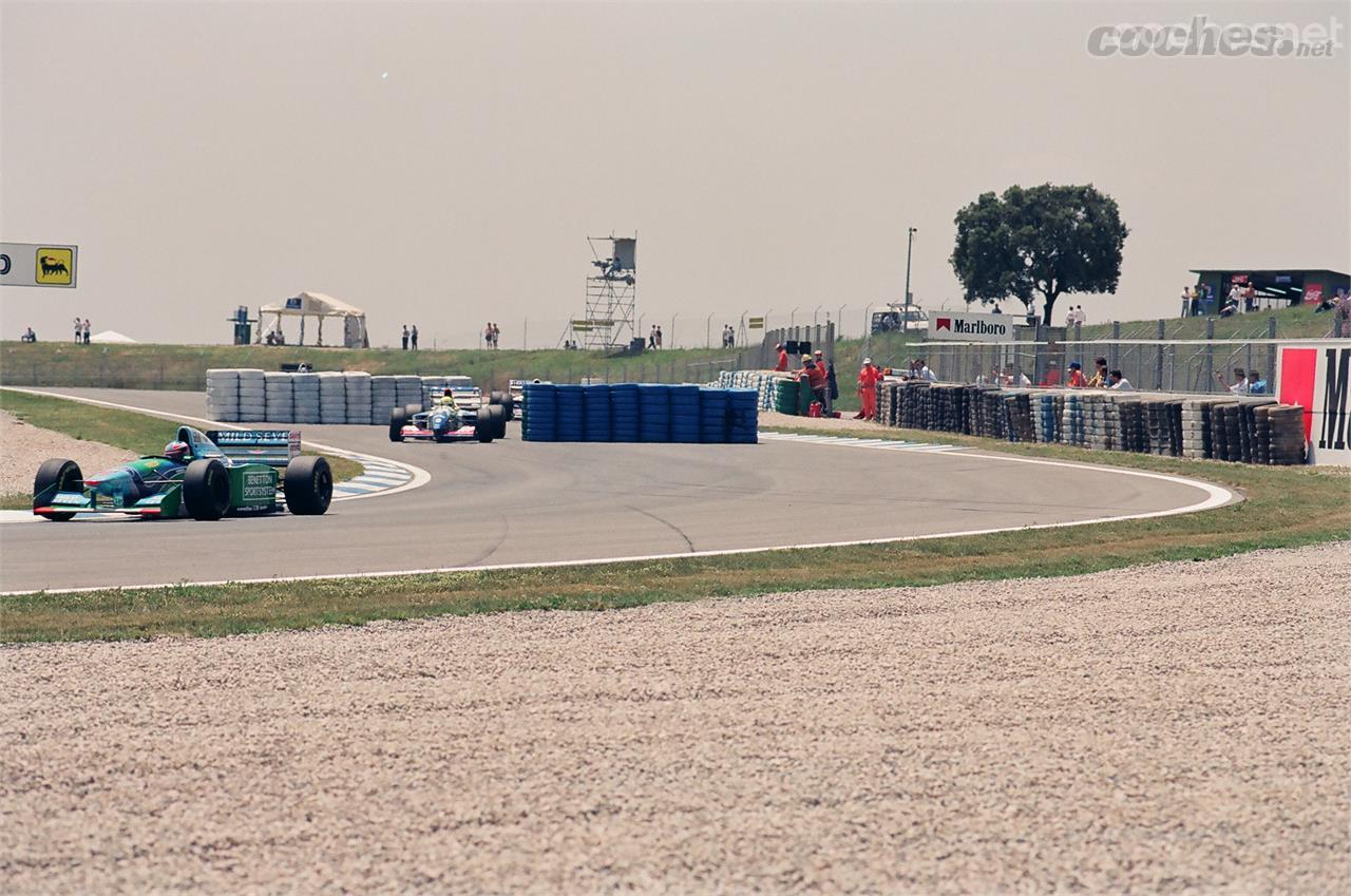 En el Gran Premio de España de Formula 1 de 1994 se recurrió a estas chicanes de neumáticos para ralentizar el paso de los monoplazas por la curva 10.