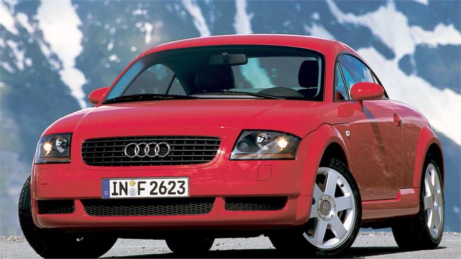 El Audi TT es un cupé o descapotable 2+2 que empieza a considerarse un clásico de confianza. Su porte y calidad de construcción son garantía de buena inversión. 