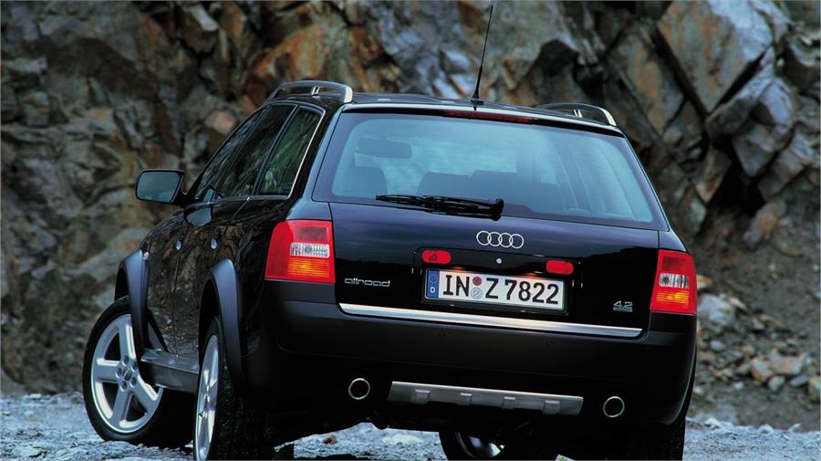 La versión más potente de cuantas se comercializaron del Audi allroad quattro fue la 4.2 con motor V8 atmosférico de 300 CV.