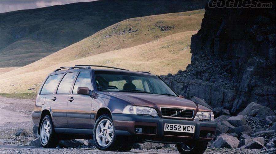 El primer Volvo V70 Cross Country de 1997 estaba basado en el V70. Un modelo que derivaba del anterior 850 y compartía su misma plataforma.