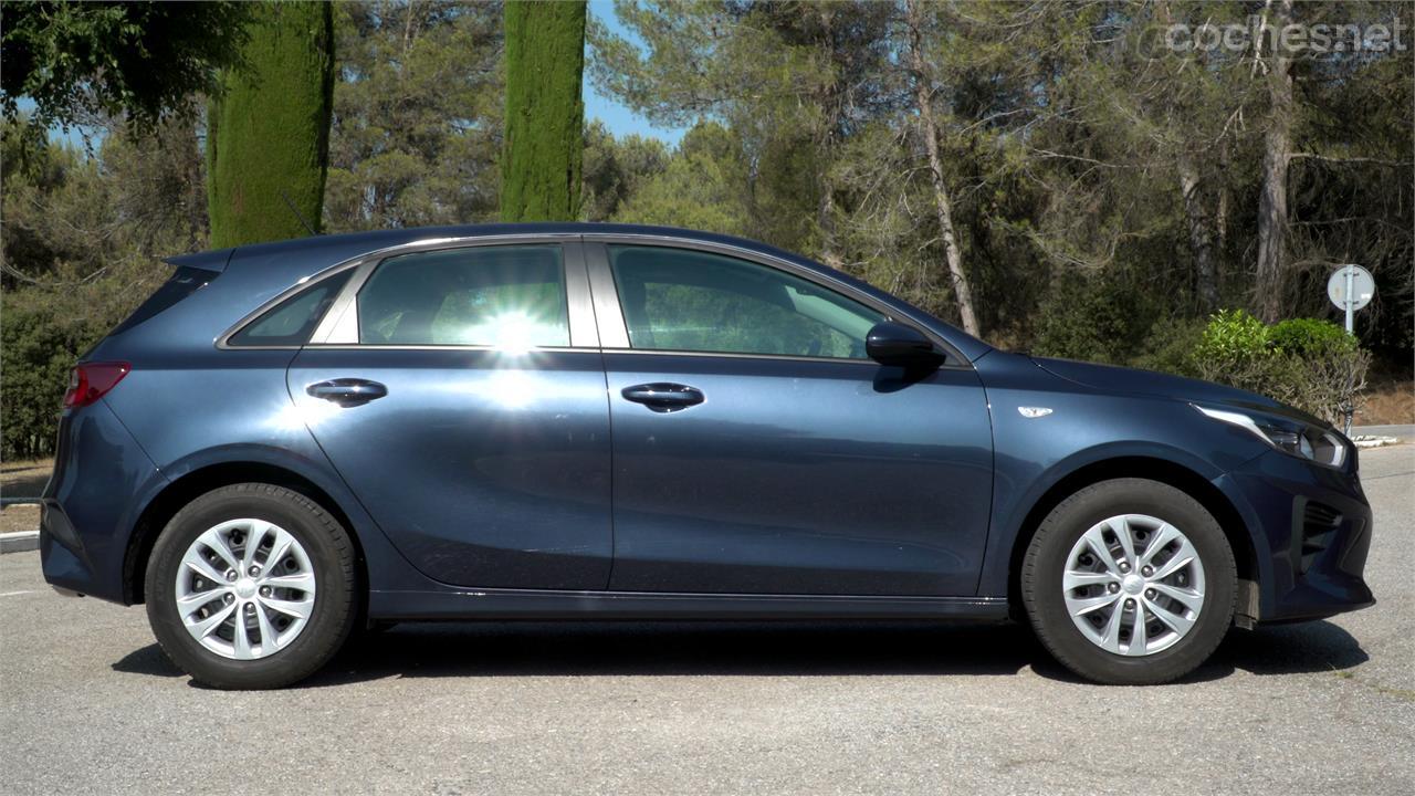 El Kia Ceed arranca en 18.100 euros o 14.100 euros con descuentos.