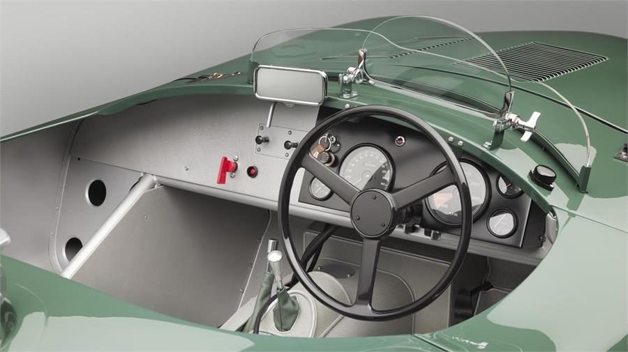 Tanto la carrocería como el habitáculo de este Jaguar C-Type réplica son personalizables en varios colores. En la foto, el Suede Green. 