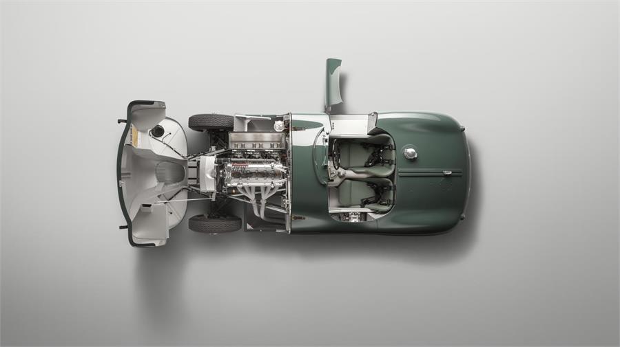 El Jaguar C-Type réplica utliza un chasis tubular, carrocería de aluminio y motor de seis cilindros en línea. 