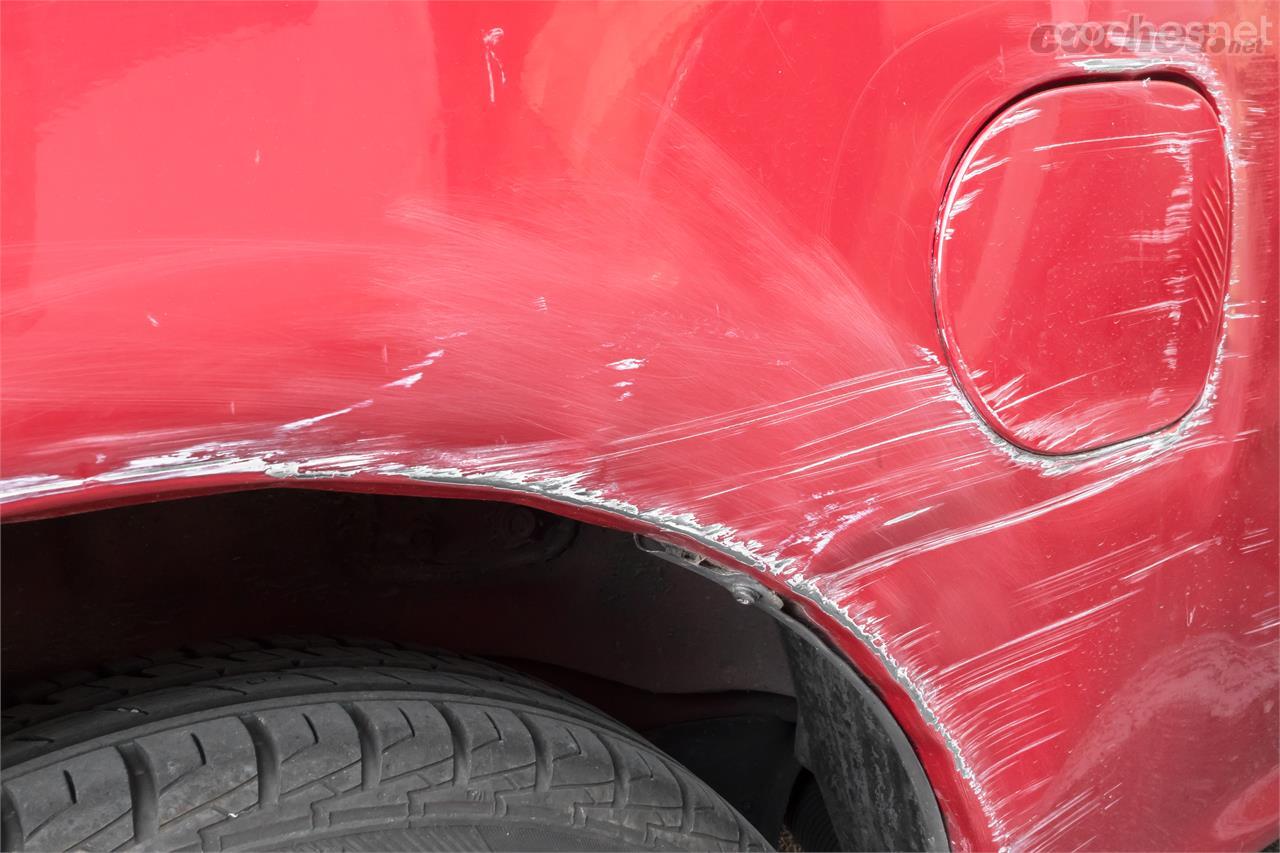 Cómo reparar arañazos del coche con pintura en spray 