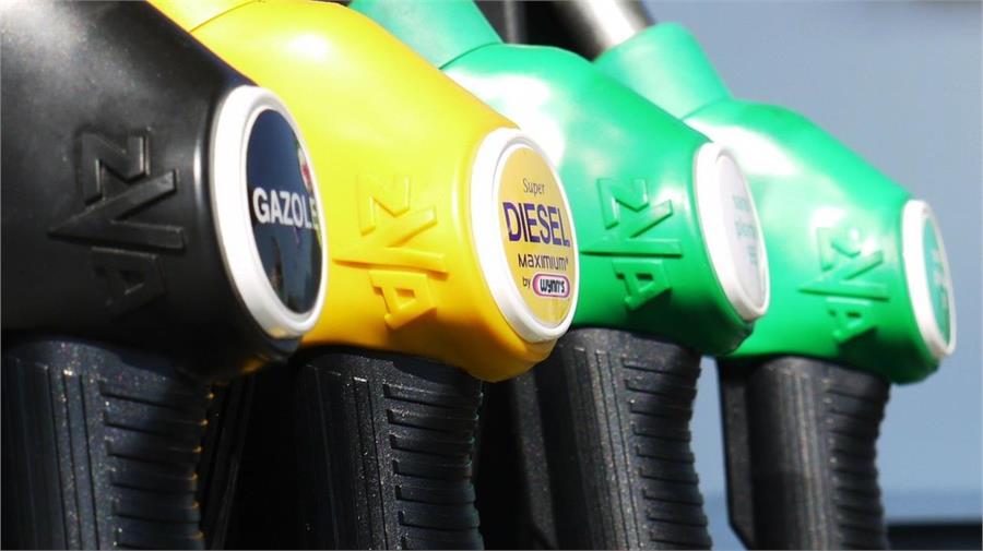 El combustible diésel sigue siendo más económico que la gasolina, de momento. Y los coches diésel suelen consumir menos, por lo que todavía resulta una opción competitiva. 