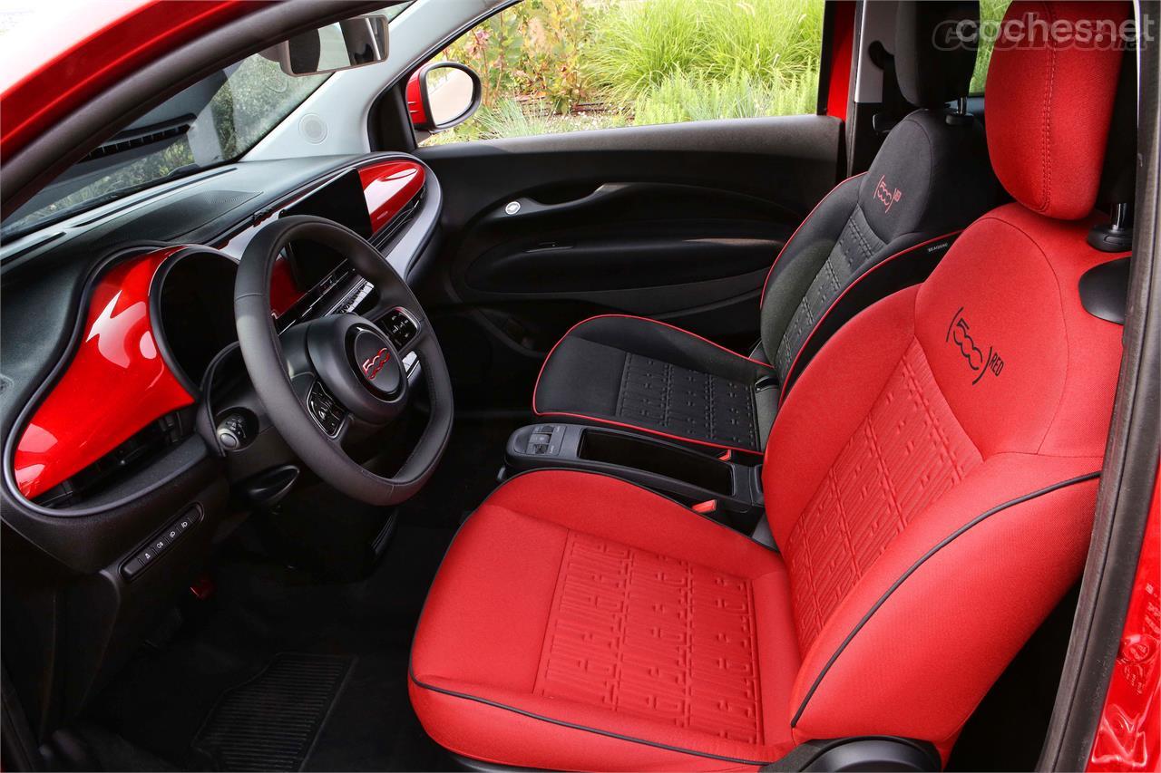 El Fiat 500 RED puede venir con uno de los asientos, el del conductor, tapizado en color rojo. 