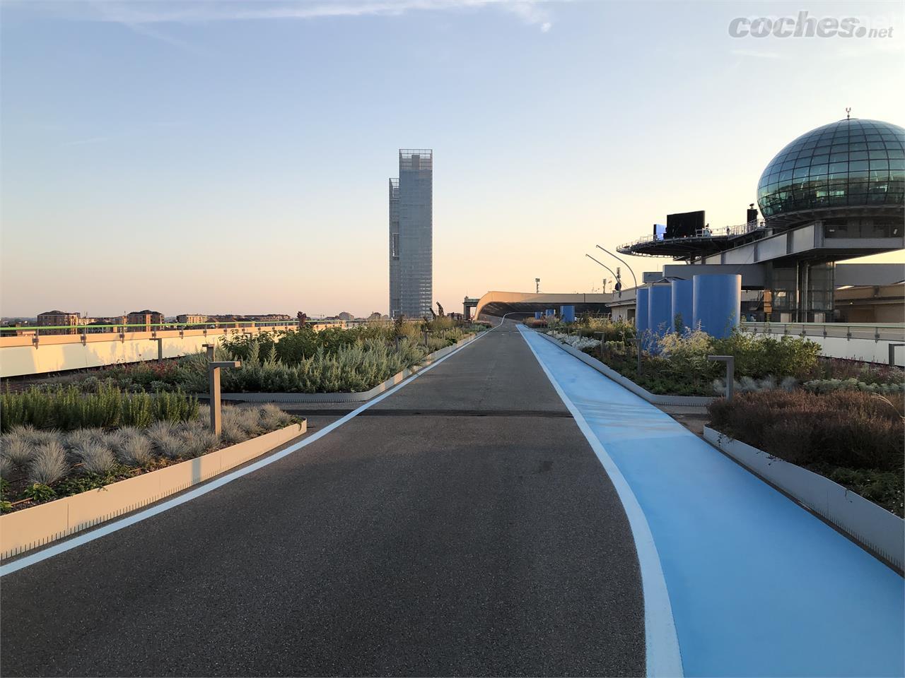 La pista del Lingotto se ha llenado de plantas a lado y lado, formando el mayor jardín colgante de Europa. 