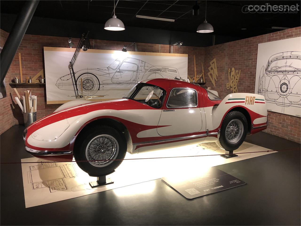 Al lado del Cisitalia, se expone este Fiat Turbina de 1954, un prototipo con motor de turbina de 300 CV. 