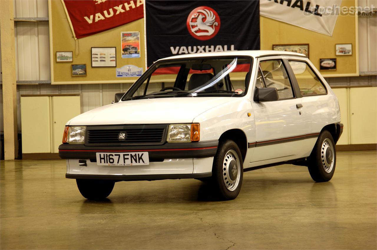 Con el Nova, Vauxhall ni siquiera se molestó en disimular. Mando unos logotipos a Figueruelas y pidió, eso sí, que le enviaran Corsas con el volante en el lado correcto.