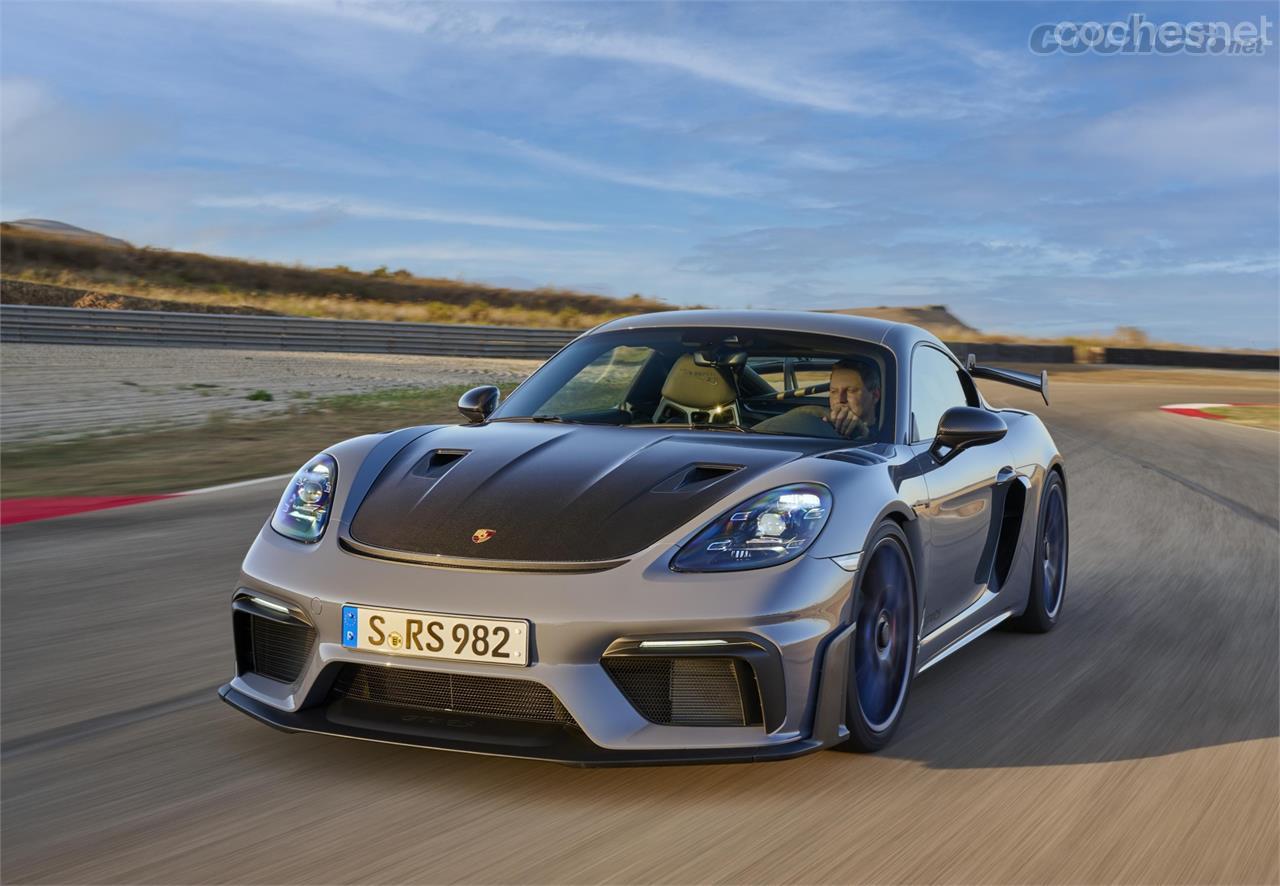 Esto es un Cayman GT4 RS un coche de la misma marca que hace... Taycans.