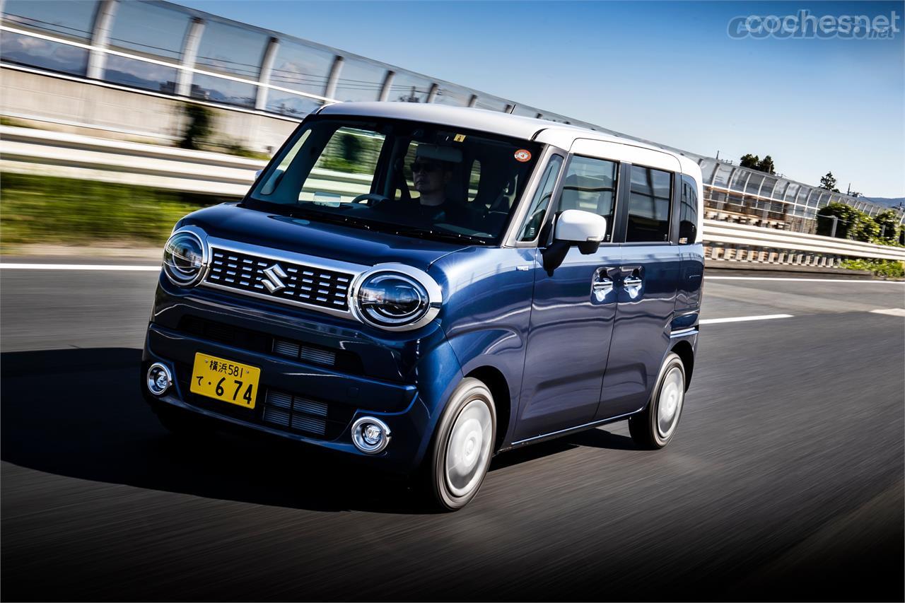 Suzuki y Daihatsu se marcan muy de cerca. Para pelear con el Move Canbus, Suzuki inventó el Wagon R Smile.