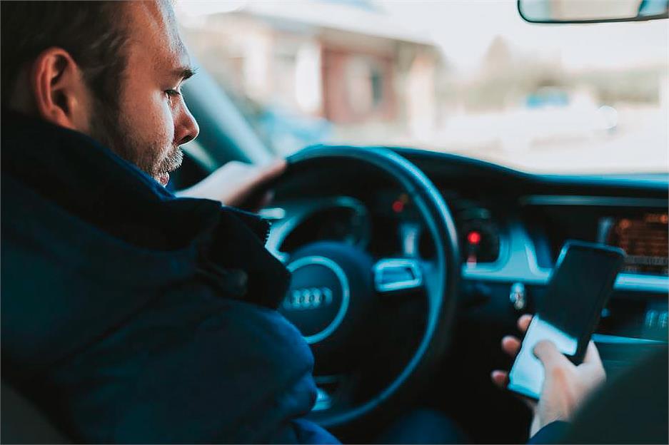 La nueva Ley de Tráfico y Seguridad Vial entrarán en vigor el 21 de marzo de 2022. Destaca el endurecimiento de las infracciones relacionadas con las distracciones y las tecnologías.