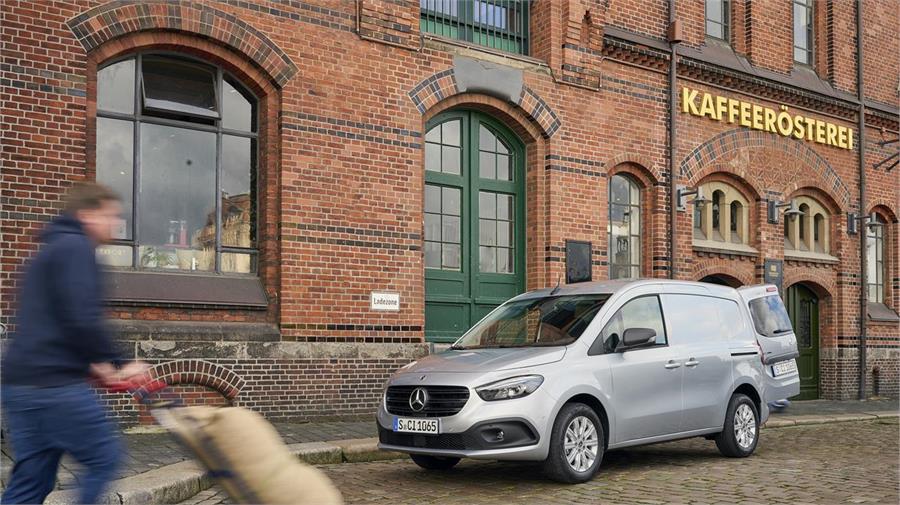 Mercedes-Benz participa en el sector de los vehículos comerciales ligeros gracias al Citan, fruto del acuerdo con Renault. 