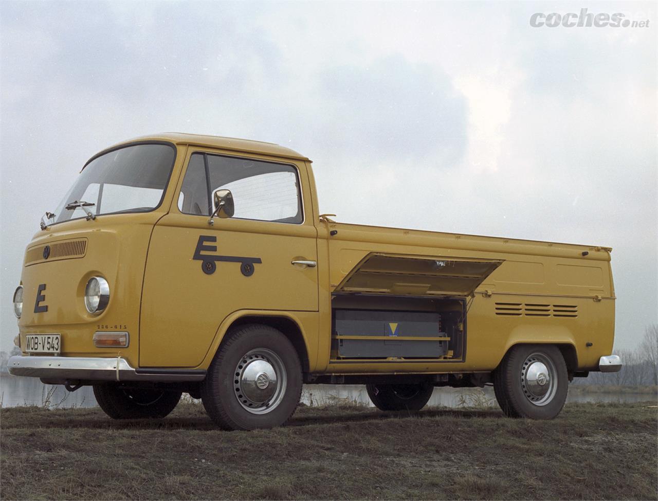 Las baterías de plomo Varta de esta Volkswagen Typ 2 de 1972 pesaban 880 kilos y aportaban una autonomía de 85 km.