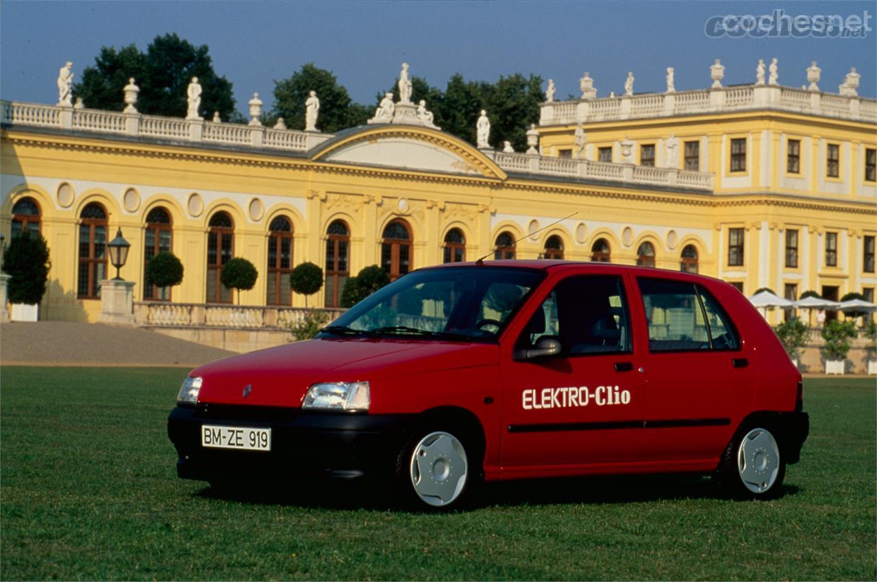 Las baterías de níquel-cadmio del este Renault Clio eléctrico de 1992 pesaban 300 kilos y aportaban sólo 70 km de autonomía.