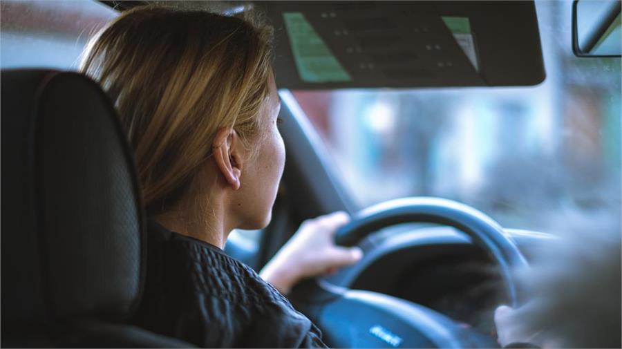 Los datos de la DGT reflejan que las mujeres presentan mejores indicadores de comportamiento en seguridad vial.