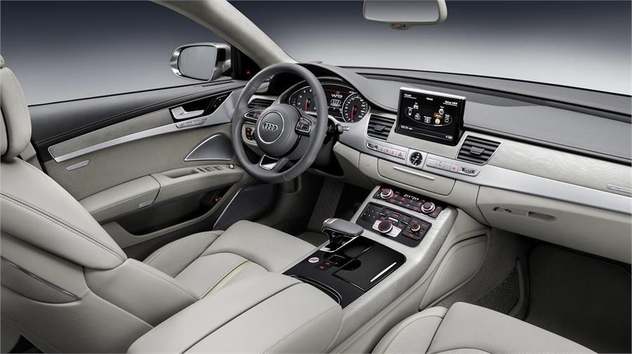 Los acabados y el equipamiento de un Audi A8 de primeras generaciones sigue estando a buen nivel a pesar del paso de los años. 
