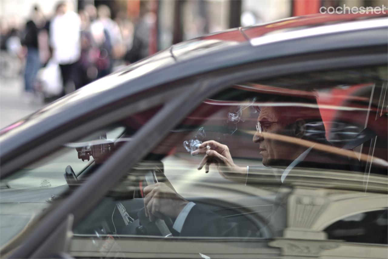 Opiniones de ¿Está prohibido fumar en el coche? Esto dice la DGT