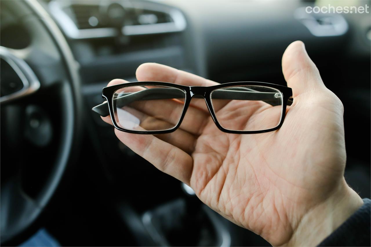 Te obliga la DGT a llevar gafas de repuesto en el coche si tienes