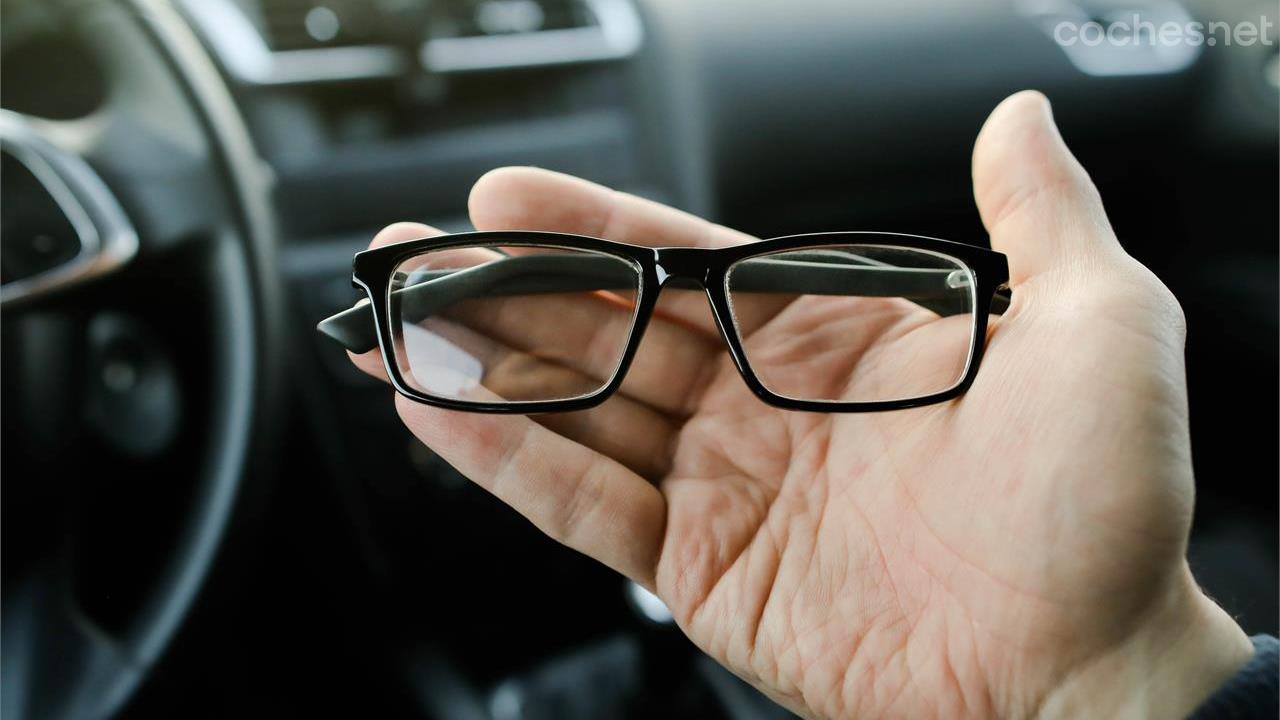 pistola tragedia Excremento Llevas gafas o lentillas? Esto es lo que dice la DGT | Noticias coches.net