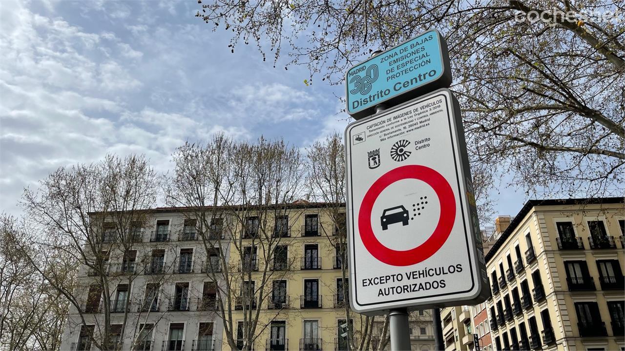 Los vehículos que no puedan obtener el distintivo ambiental de la DGT  pueden seguir circulando por Madrid hasta el 2025