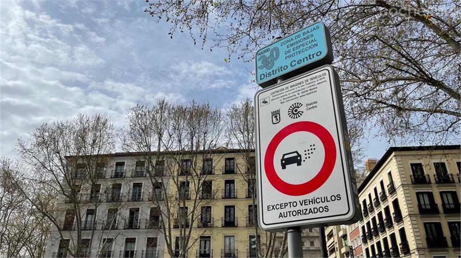 ZBE de Distrito Centro en Madrid. Solo pueden acceder coches con etiqueta B y C si aparcan en un parking público o por invitaciones.