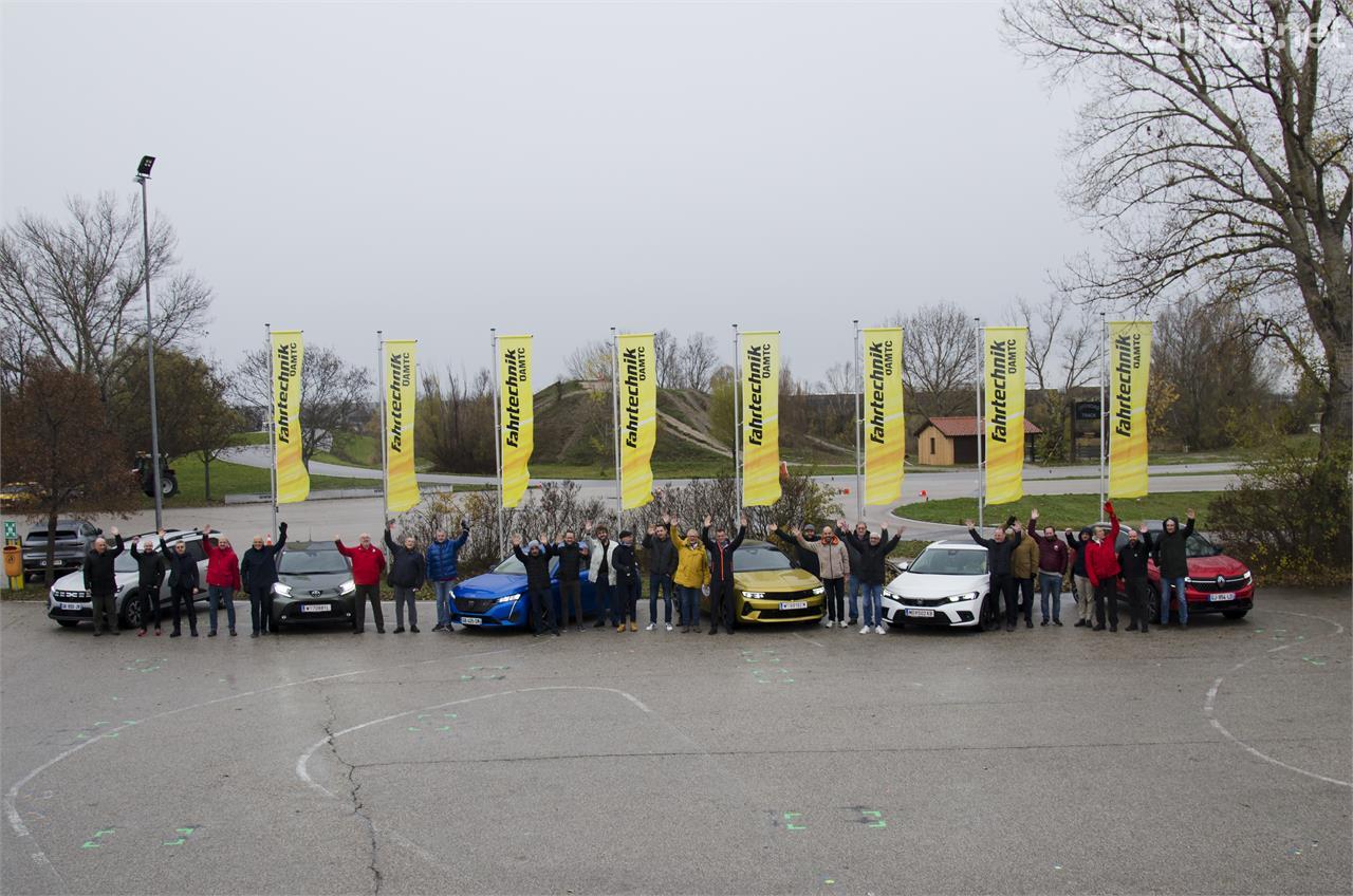 Algunos de los miembros del jurado en la pista de pruebas de Teesdorf, en Austria, donde se desarrollaron las pruebas finales previas a la elección.