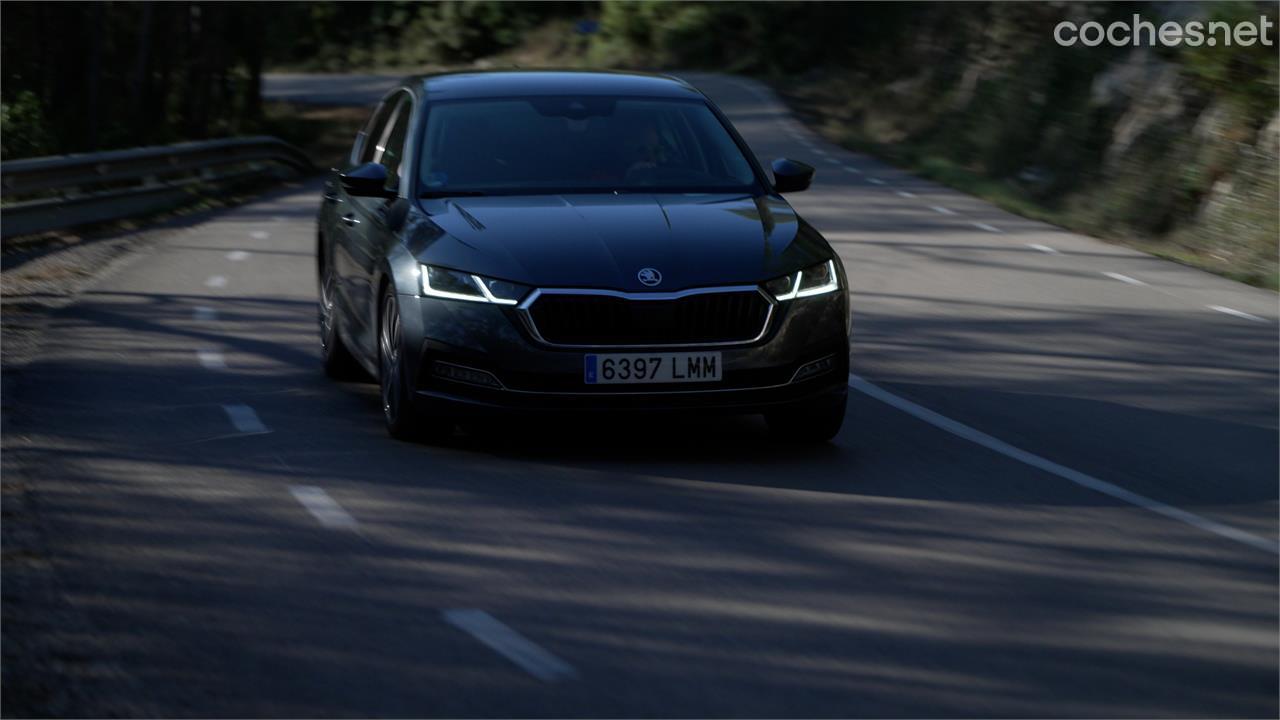 El Skoda Octavia tiene en su equilibrio general, buenos acabados y correctas prestaciones sus argumentos para hacer frente a la nueva competencia. 