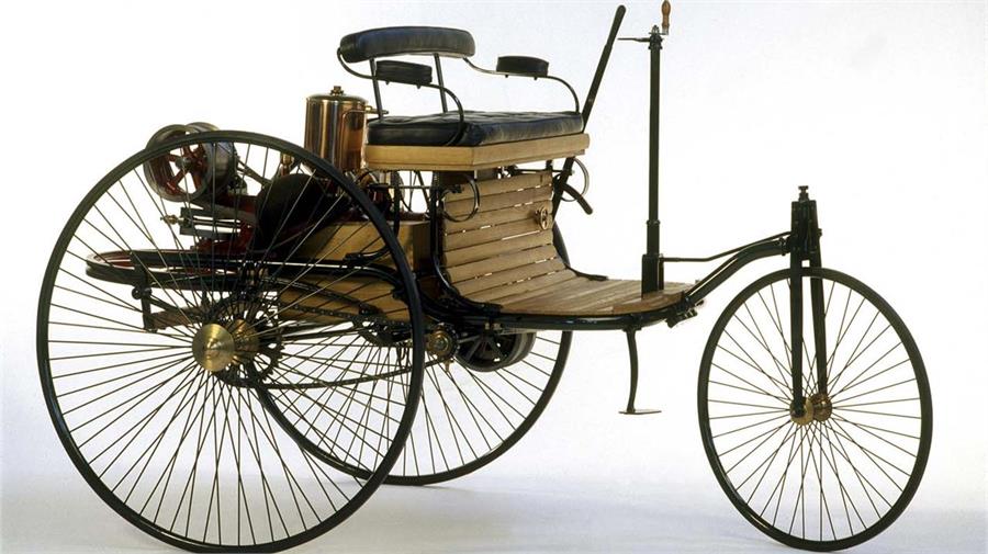 Este triciclo es el famoso Benz Patent-Motorwagen de 1886, el primer automóvil patentado de la historia.