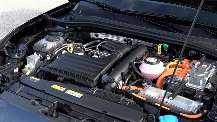 El motor híbrido del Cupra León e-Hybrid monta un motor de gasolina 1.4 Turbo de la generación anterior. 