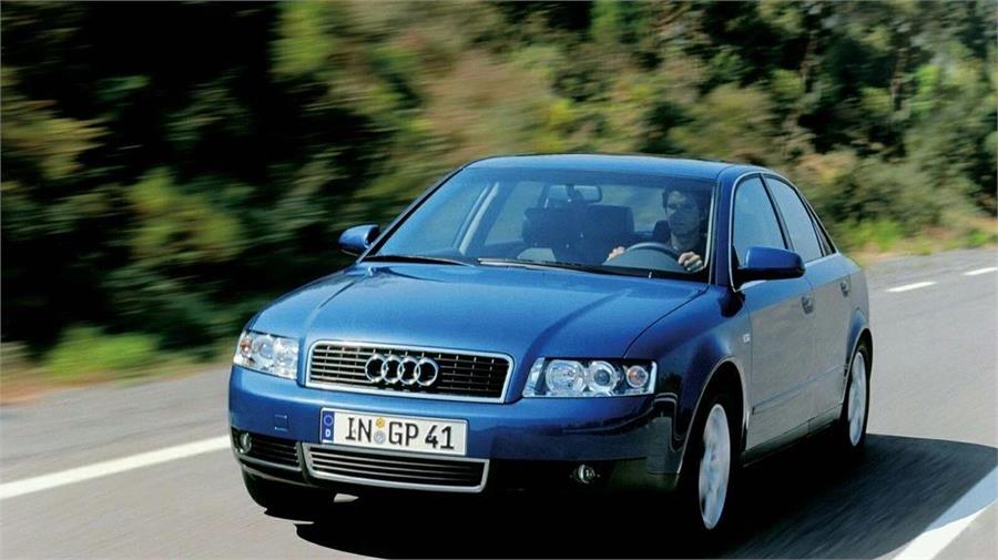 La tercera berlina alemana en litigio, el Audi A4, genera interés entre los que buscan en el mercado de segunda mano. 