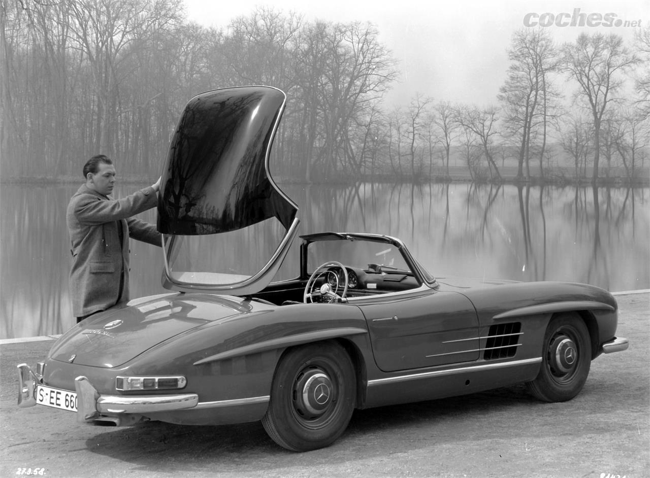 La versión Roadster del 300 SL se podía configurar con un techo duro tipo hard-top.